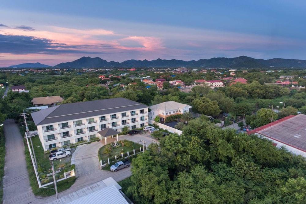 Privacy Residence Lop Buri Exterior foto